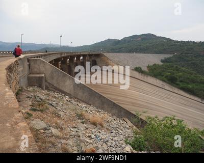 Vista della grande diga di Maguga nel fiume Kowati, a Hhohho, eSwatini Foto Stock