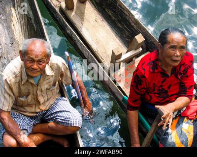 Gli Indigemous Bali Aga del villaggio di Trunyan a Bali, Indonesia. Foto Stock