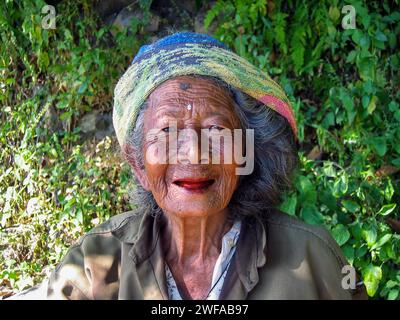 Gli Indigemous Bali Aga del villaggio di Trunyan a Bali, Indonesia. Foto Stock