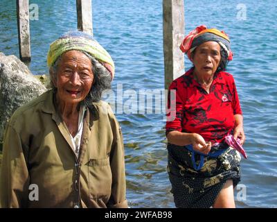 Gli Indigemous Bali Aga del villaggio di Trunyan a Bali, Indonesia. Foto Stock