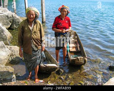 Gli Indigemous Bali Aga del villaggio di Trunyan a Bali, Indonesia. Foto Stock