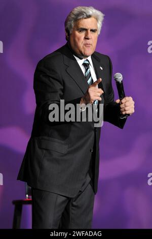 Hollywood, Stati Uniti d'America. 30 dicembre 2010. HOLLYWOOD, Florida - DICEMBRE 30: Jay Leno si esibisce all'Hard Rock Live! Al Seminole Hard Rock Hotel & Casino il 30 dicembre 2010 a Hollywood, Florida. Persone: Jay Leno Credit: Storms Media Group/Alamy Live News Foto Stock