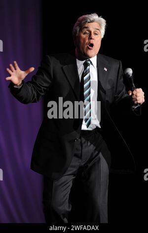 Hollywood, Stati Uniti d'America. 30 dicembre 2010. HOLLYWOOD, Florida - DICEMBRE 30: Jay Leno si esibisce all'Hard Rock Live! Al Seminole Hard Rock Hotel & Casino il 30 dicembre 2010 a Hollywood, Florida. Persone: Jay Leno Credit: Storms Media Group/Alamy Live News Foto Stock