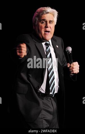 Hollywood, Stati Uniti d'America. 30 dicembre 2010. HOLLYWOOD, Florida - DICEMBRE 30: Jay Leno si esibisce all'Hard Rock Live! Al Seminole Hard Rock Hotel & Casino il 30 dicembre 2010 a Hollywood, Florida. Persone: Jay Leno Credit: Storms Media Group/Alamy Live News Foto Stock