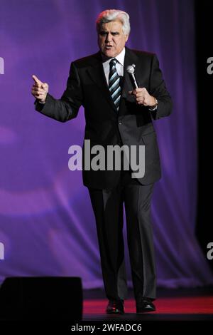 Hollywood, Stati Uniti d'America. 30 dicembre 2010. HOLLYWOOD, Florida - DICEMBRE 30: Jay Leno si esibisce all'Hard Rock Live! Al Seminole Hard Rock Hotel & Casino il 30 dicembre 2010 a Hollywood, Florida. Persone: Jay Leno Credit: Storms Media Group/Alamy Live News Foto Stock