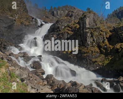 La famosa cascata Laatefosssen da Odda, Hardanger, Norvegia, nel maggio 2015 Foto Stock