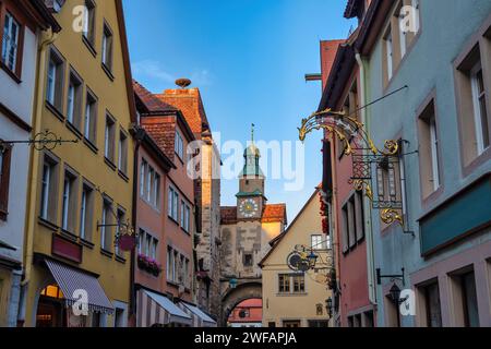Rothenburg ob der Tauber Germania, skyline della città a Roderbrunnen la città sulla strada romantica della Germania Foto Stock
