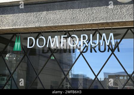 Colonia, Germania. 28 gennaio 2024. Domforum at Cologne Cathedral Credit: Horst Galuschka/dpa/Horst Galuschka dpa/Alamy Live News Foto Stock