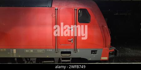 E-Lok der Deutschen Bahn AG am Hamburger Hauptbahnhof Symbolfoto e-Lok der Deutschen Bahn AG am Hamburger Hauptbahnhof Symbolfoto *** e locomotiva Deutsche Bahn AG presso la stazione centrale di Amburgo foto del simbolo e locomotiva Deutsche Bahn AG presso la stazione centrale di Amburgo foto del simbolo Fotograf Foto Stock