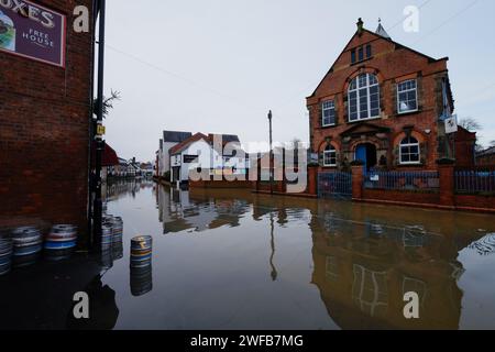 Le inondazioni di Shrewsbury nel gennaio 2024, la stazione di pompaggio di Longden Coleham, la devastazione delle strade inondate Foto Stock