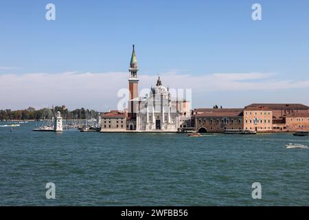 Venezia - 5 settembre 2022: basilica di San Giorgio maggiore, progettata da Andrea Palladio e situata sull'isola di San Giorgio maggiore. Foto Stock