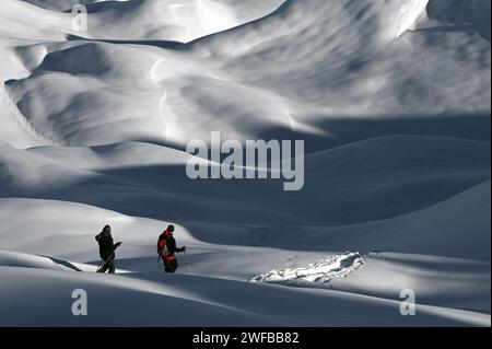 Schneeschuh Wandern im Naturpark Beverin, Graubünden, Schweiz Foto Stock