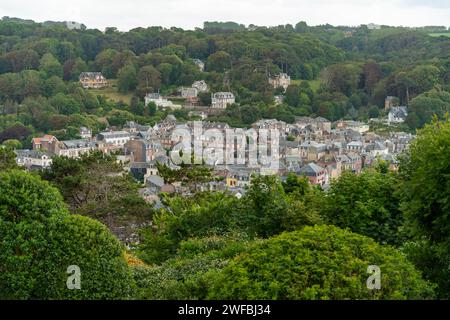 Vista sulla città di Etretat, un comune del dipartimento Senna-Marittima nella regione nordoccidentale della Francia Foto Stock