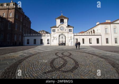 Palazzo reale Venaria. Ingresso da piazza della Repubblica Foto Stock