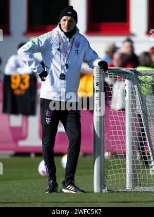 Monaco, Germania. 30 gennaio 2024. Calcio: FC Bayern Monaco di Baviera sessione pubblica di allenamento presso il campo di allenamento di Säbener Straße. L'allenatore del Bayern Monaco Thomas Tuchel guida la sessione di allenamento. Crediti: Sven Hoppe/dpa/Alamy Live News Foto Stock