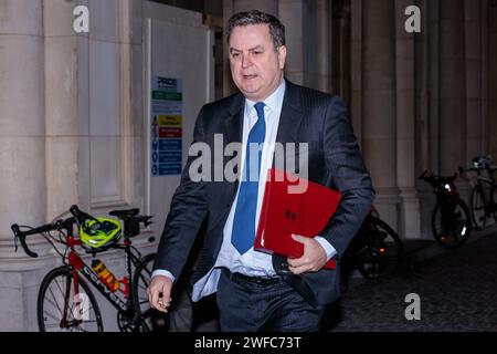 Downing Street, Londra, Regno Unito. 30 gennaio 2024. Mel Stride, Segretario di Stato per il lavoro e le pensioni, partecipa alla riunione settimanale del Gabinetto al 10 di Downing Street. Foto di Amanda Rose/Alamy Live News Foto Stock