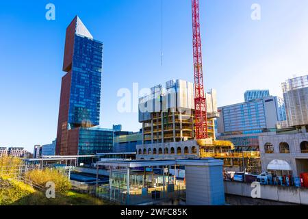 Sviluppo residenziale di Rondo Stratford in costruzione e il grattacielo Manhattan Loft Gardens, Londra, Inghilterra Foto Stock