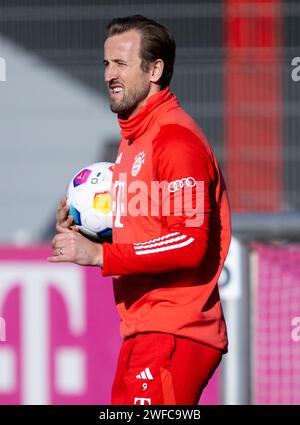 Monaco, Germania. 30 gennaio 2024. Calcio: FC Bayern Monaco di Baviera sessione pubblica di allenamento presso il campo di allenamento di Säbener Straße. Harry Kane del Bayern Monaco prende parte all'allenamento. Crediti: Sven Hoppe/dpa/Alamy Live News Foto Stock