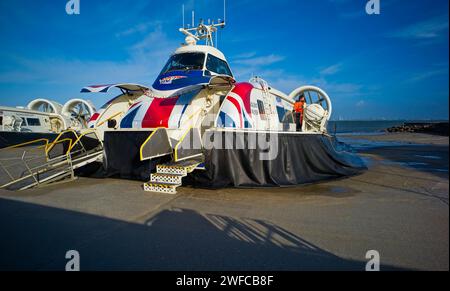 Hovercraft Solent Flyer nella sua base Ryde sull'isola di Wight Foto Stock