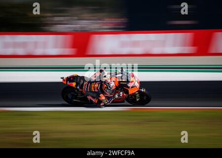 Pedro Acosta pilota spagnolo di Moto2 del team KTM Red Bull Ajo durante il Gran Premio Motul Comunidad Valenciana a Cheste, Valencia, Spagna, novembre 2023 Foto Stock