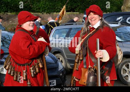 Alla fine della loro commemorazione per l'esecuzione di re Carlo i il 30 gennaio 1649, membri dell'esercito del re della società inglese della guerra civile, il Foto Stock