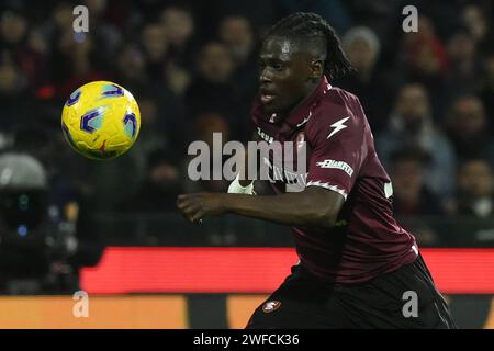 Salerno, Italia. 29 gennaio 2024. Loum Tchaouna di US Salernitana 1919 in azione durante la partita di serie A tra US Salernitan 1919 vs AS Roma allo Stadio Arechi il 29 gennaio 2024 a Salerno, italia punteggio finale 1-2 (foto di Agostino Gemito/Pacific Press) credito: Pacific Press Media Production Corp./Alamy Live News Foto Stock