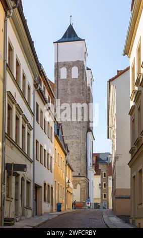 Buttermarktgasse mit Nikolaikirche, Freiberg, Sachsen, Deutschland *** Buttermarktgasse with Nikolaikirche, Freiberg, Sassonia, Germania Foto Stock