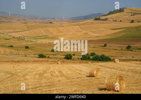 Paesaggio di campagna nei pressi di Oppido Lucano e San Chirico, in provincia di potenza, Basilicata, Italia Foto Stock