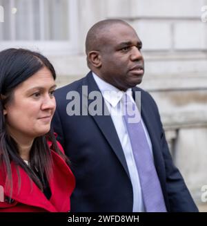 Londra, Regno Unito. 30 gennaio 2024. Sir Keir Starmer e membri del gabinetto ombra nell'ufficio del Gabinetto come parte dei colloqui e degli accordi di transizione con il servizio civile. David Lammy e Lisa Nandy crediti: Ian Davidson/Alamy Live News Foto Stock