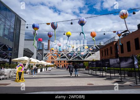 Quartiere di Praga, Varsavia, Polonia - 8 agosto 2023. Il Praga Koneser Center ha riqualificato il complesso nell'ex fabbrica di vodka nel quartiere di Praga, Varsavia, Polonia. Foto Stock