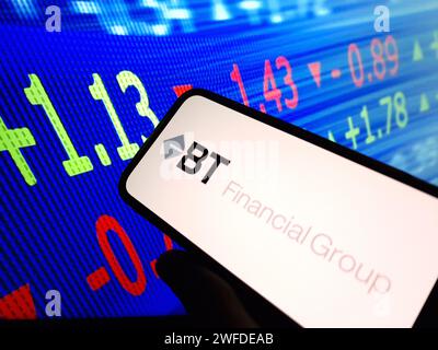 Konskie, Polonia - 27 gennaio 2024: Logo aziendale del gruppo BT visualizzato sullo schermo del telefono cellulare Foto Stock