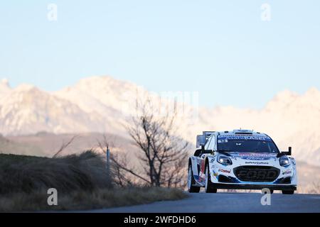 Monaco, Monaco. 24 gennaio 2024. MONACO, MONTE-CARLO - 24. Gennaio 2024: Il lussemburghese Gregoire Munster e il belga Louis Louka della M-Sport Ford World Rally Team guidano la Ford Puma Rally1 Hybrid durante lo shakedown al Campionato del mondo Rally FIA WRC Rallye Automobile Monte-Carlo a Gap, in Francia, il 24 gennaio 2024 durante il WRC RALLY, FIA World Rally Championship - Rallye Monte Carlo 2024, (foto e copyright @ Jun QIAN/ATP Images (QIAN Jun/ATP/SPP) credito: SPP Sport Press Photo. /Alamy Live News Foto Stock