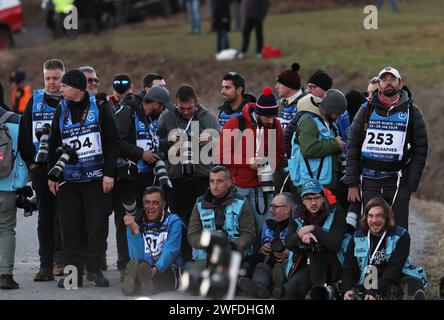 Monaco, Monaco. 24 gennaio 2024. MONACO, MONTE-CARLO - 24. Gennaio 2024: Fotografi rally visti durante il WRC RALLY, FIA World Rally Championship - Rallye Monte Carlo 2024, (foto e copyright @ Jun QIAN/ATP Images (QIAN Jun/ATP/SPP) credito: SPP Sport Press Photo. /Alamy Live News Foto Stock