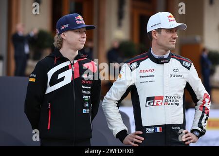 Monaco, Monaco. 25 gennaio 2024. MONACO, MONTE-CARLO - 25. Gennaio 2024: Sébastien OGIER di Francia e TOYOTA GR Yaris Rally1 HYBRID (R) e Kalle Rovanpera della Finlandia (L) durante il WRC RALLY, FIA World Rally Championship - Rallye Monte Carlo 2024, Start in Monaco, (foto e copyright @ Jun QIAN/ATP Images (QIAN Jun/ATP/SPP) credito: SPP Sport Press Photo. /Alamy Live News Foto Stock