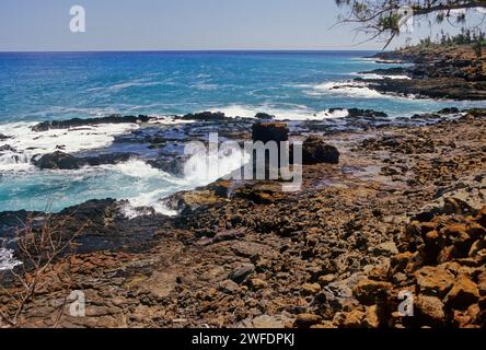 Poʻipū Beach Park si trova nella comunità di Poʻipū sulla costa meridionale dell'isola di Kauai alle Hawaii Foto Stock