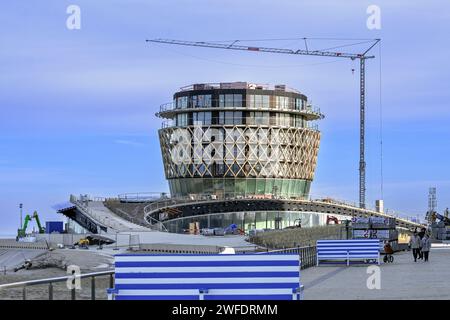 Edificio per eventi e locali, casinò, hotel e ristorante nella località balneare di Middelkerke lungo la costa del Mare del Nord, Fiandre occidentali, Belgio Foto Stock