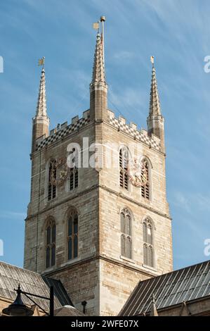 LONDION, REGNO UNITO - GIUGNO 27. 2010: Vista esterna della torre della cattedrale di Southwark Foto Stock