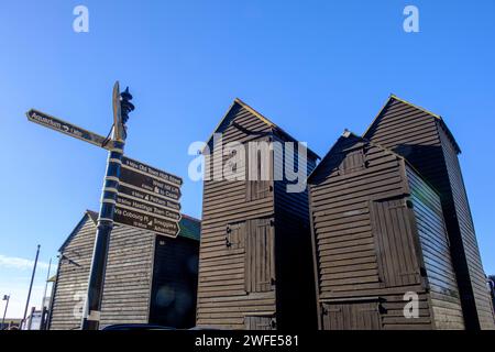 Hastings, capanne tradizionali per pescatori sul Old Town Stade, Rock-a-Nore, East Sussex, Regno Unito Foto Stock