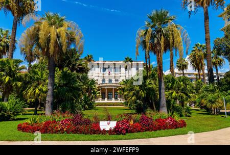 Nizza, Francia - 7 agosto 2022: Villa Massena Musee museo d'arte, palazzo e giardino a Promenade des Anglais nella storica città vecchia di Vieux Vieille Ville Foto Stock