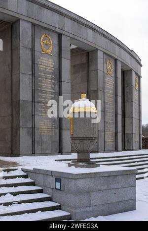 Inverno, Memoriale sovietico, via del 17 giugno, Berlino-Tiergarten, Berlino, Germania Foto Stock