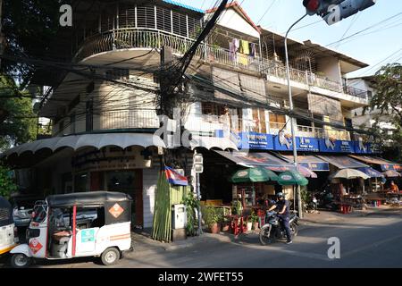 Un angolo di strada nel centro di Phnom Penh, capitale della Cambogia Foto Stock