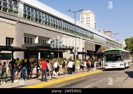 Buenos Aires, Buenos Aires, Argentina. 30 gennaio 2024. Il servizio meteorologico Nazionale (SMN, nel suo acronimo spagnolo) ha emesso un allarme giallo. Il caldo intenso rimarrà almeno fino al fine settimana. (Immagine di credito: © Esteban Osorio/ZUMA Press Wire) SOLO USO EDITORIALE! Non per USO commerciale! Foto Stock