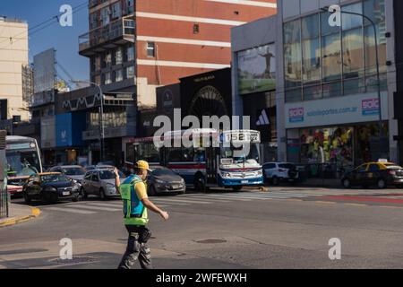 Buenos Aires, Buenos Aires, Argentina. 30 gennaio 2024. Il servizio meteorologico Nazionale (SMN, nel suo acronimo spagnolo) ha emesso un allarme giallo. Il caldo intenso rimarrà almeno fino al fine settimana. (Immagine di credito: © Esteban Osorio/ZUMA Press Wire) SOLO USO EDITORIALE! Non per USO commerciale! Foto Stock