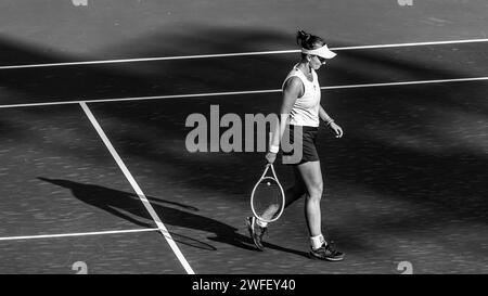 Caroline Garcia della Repubblica Ceca contro Barbora Krejcikova durante il loro Singles Round 1 match nell'ambito del Dubai Duty Free Tennis Championships WTA 500 il 14 febbraio 2022 a Dubai, Emirati Arabi Uniti. Foto di Victor Fraile / Power Sport Images Foto Stock