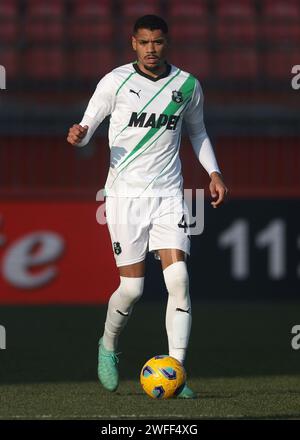 Monza, Italia. 28 gennaio 2024. Ruan Tressoldi degli Stati Uniti Sassuolo durante la partita di serie A allo stadio U-Power di Monza. Il credito fotografico dovrebbe leggere: Jonathan Moscrop/Sportimage Credit: Sportimage Ltd/Alamy Live News Foto Stock