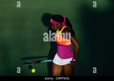 Cori Gauff degli Stati Uniti contro Jessica Pegula degli Unites States durante il loro Singles Round 1 match nell'ambito del Dubai Duty Free Tennis Championships WTA 500 il 14 febbraio 2022 a Dubai, Emirati Arabi Uniti. Foto di Victor Fraile / Power Sport Images Foto Stock