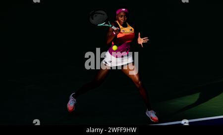 Cori Gauff degli Stati Uniti contro Jessica Pegula degli Unites States durante il loro Singles Round 1 match nell'ambito del Dubai Duty Free Tennis Championships WTA 500 il 14 febbraio 2022 a Dubai, Emirati Arabi Uniti. Foto di Victor Fraile / Power Sport Images Foto Stock