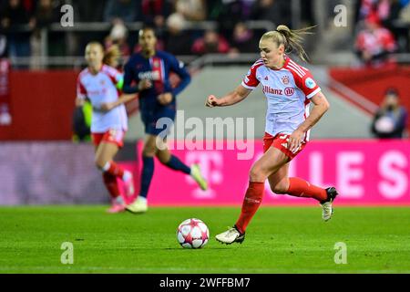 Georgia Stanway (FC Bayern München, FCB, 31) AM Ball, 30.01.2024, München (Deutschland), Fussball, UEFA Womens Champions League, gruppo C, FC Bayern München - Paris Saint-Germain Foto Stock