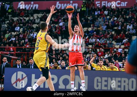 Pireo, Lombardia, Grecia. 30 gennaio 2024. 5 GIANNOULIS LARENTZAKIS dell'Olympiakos Pireo sta giocando durante l'Eurolega, Round 24, partita tra Olympiakos Pireo e Alba Berlin allo Stadio Peace & Friendship il 30 gennaio 2024, nel Pireo, in Grecia. (Immagine di credito: © Stefanos Kyriazis/ZUMA Press Wire) SOLO USO EDITORIALE! Non per USO commerciale! Foto Stock