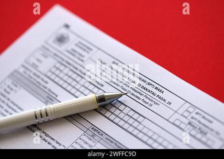 Lettera di notifica del modulo fiscale indonesiano SPT per il periodo di imposta sul reddito articolo 23 e/o articolo 26 sul conto contabile Foto Stock